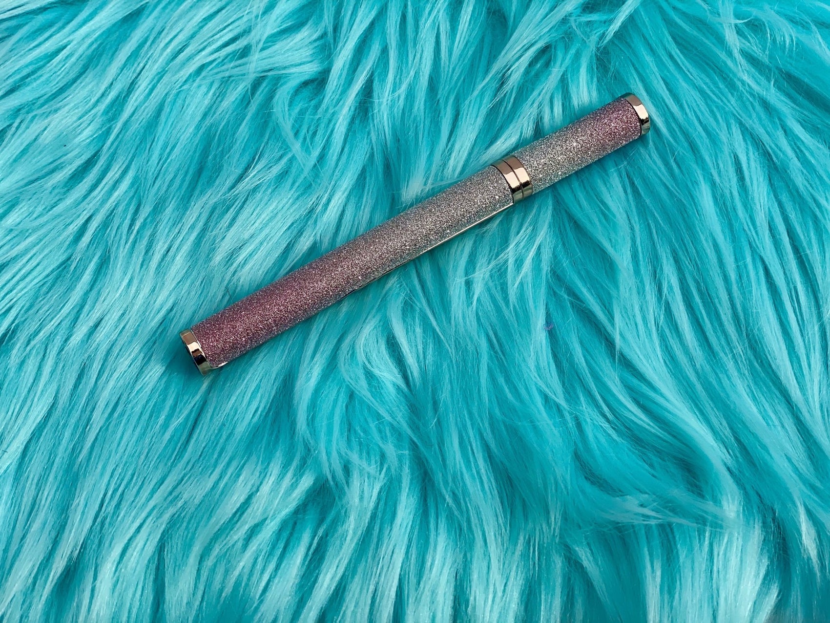 Eye-liner à colle de cils orphiques